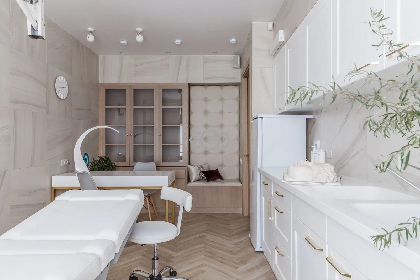 Design of a cosmetology office image